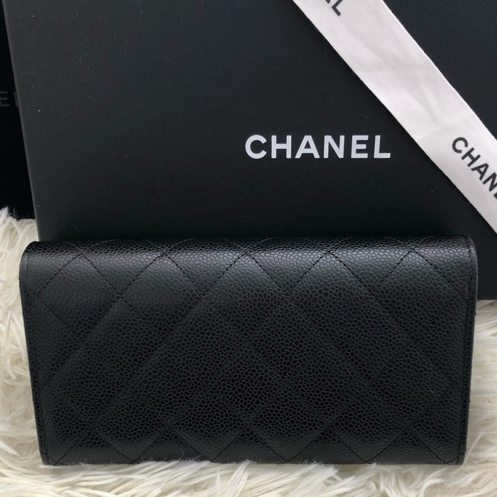 Chanel Wallet - Picture 4 of 13